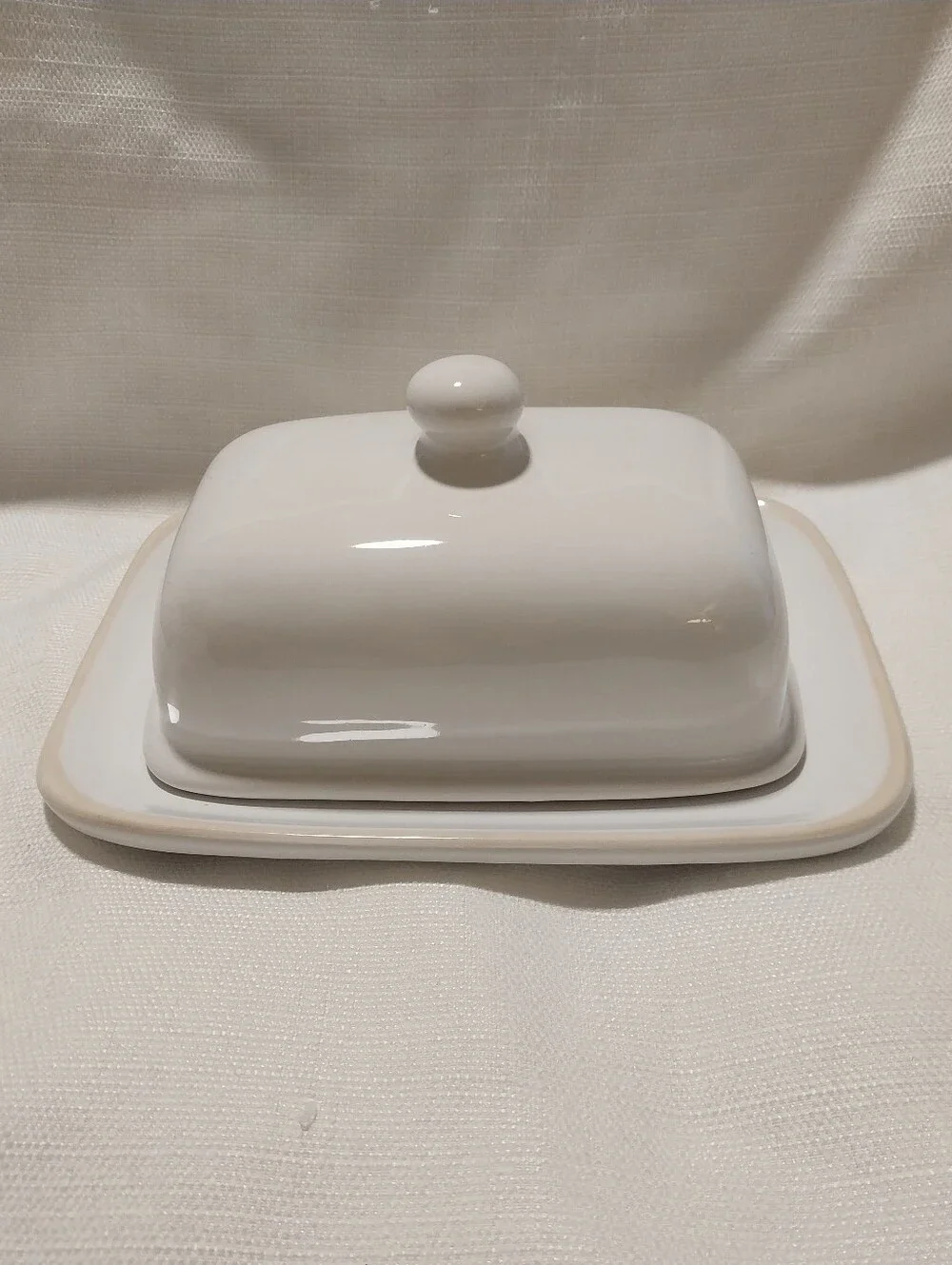 Viva by Vietri Discontinued White & Cream Ceramic Large Covered Butter Dish